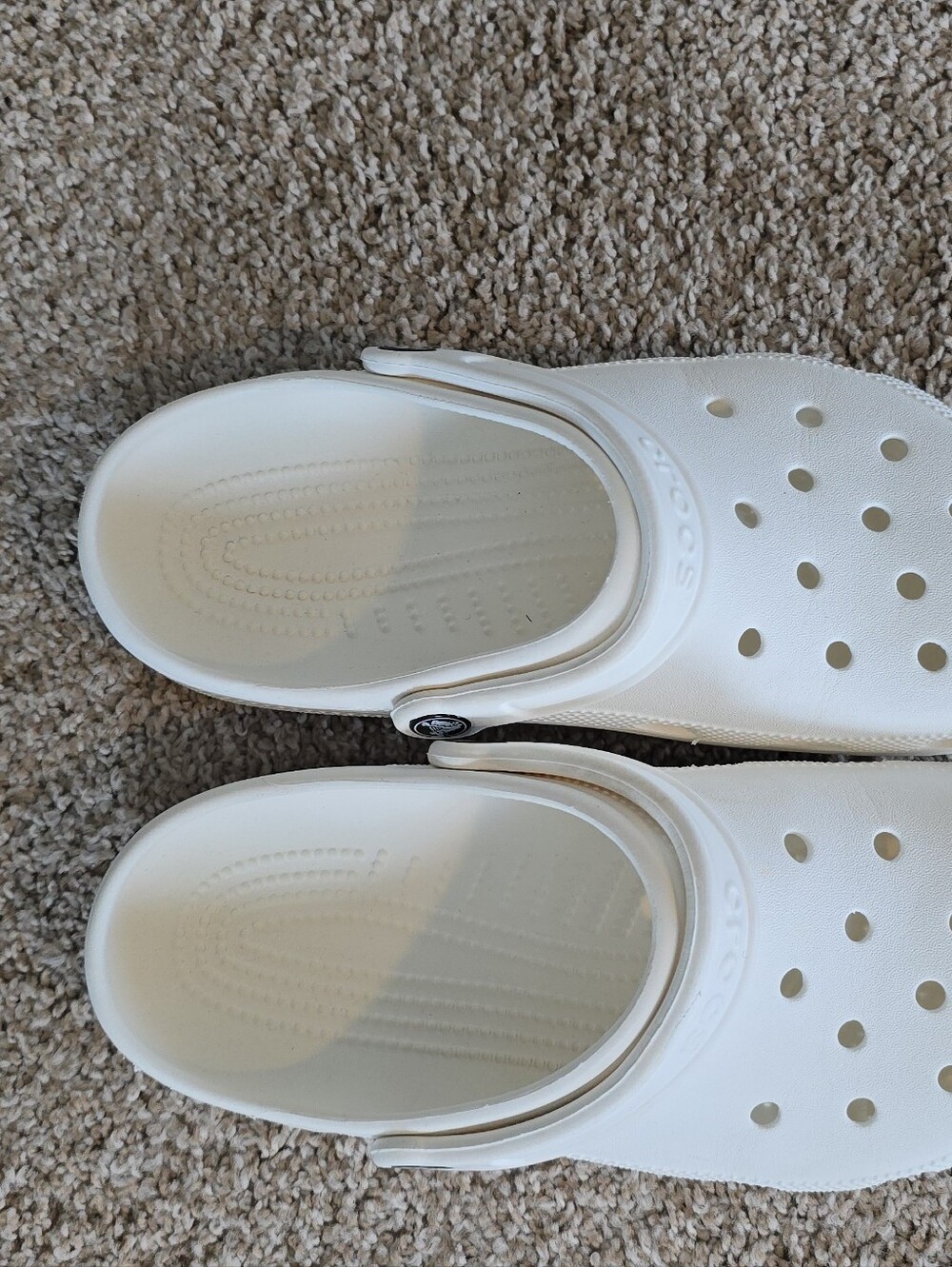 Crocs Classic Clogs in Off White - Size 7/9